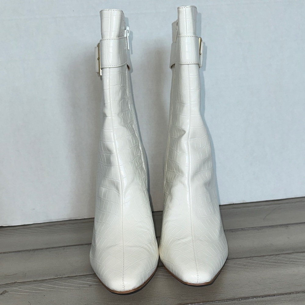Journee Collection‎ Croc-Embossed White Ankle Boots